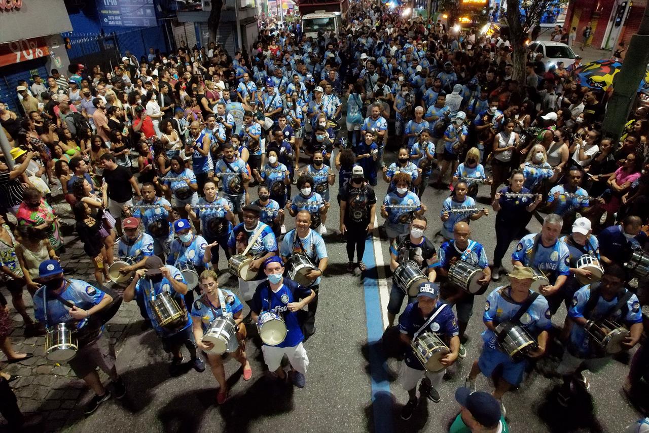 Vila Isabel encerra temporada de ensaios de rua em 2021