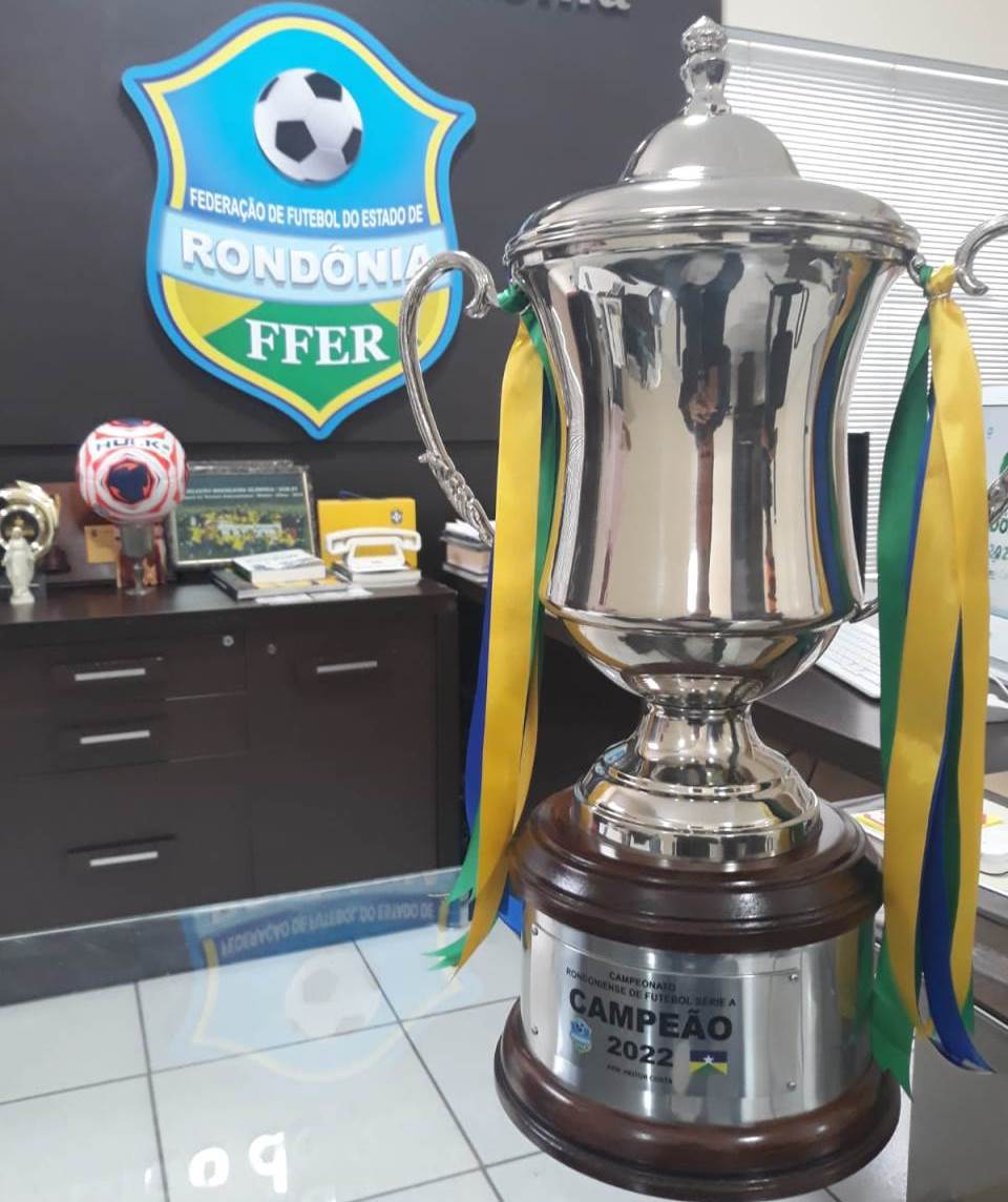 FFER homenageia ex-presidente do Pimentense em troféu de campeão do Rondoniense-2022