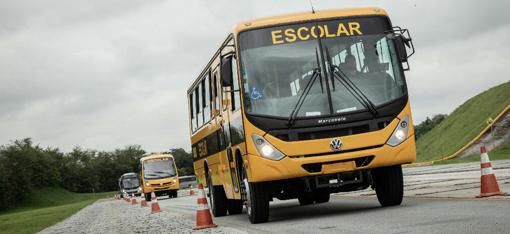 VWCO realiza entrega de 700 ônibus para transporte de estudantes em SP
