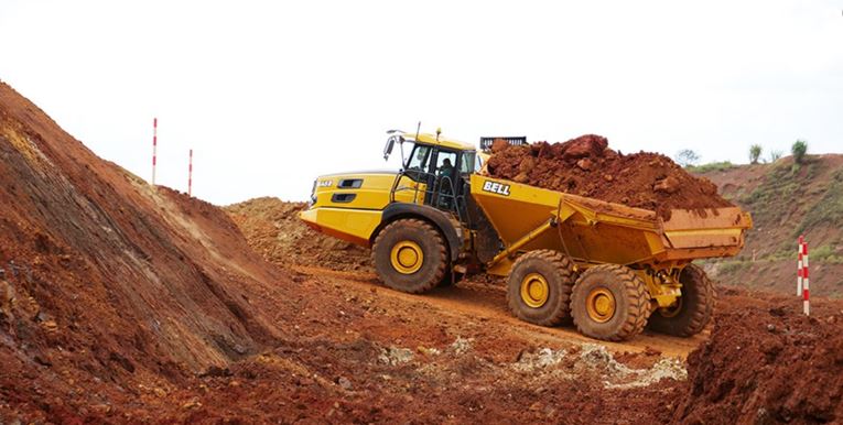 Caminhão InfraBrasil Obras Pesadas