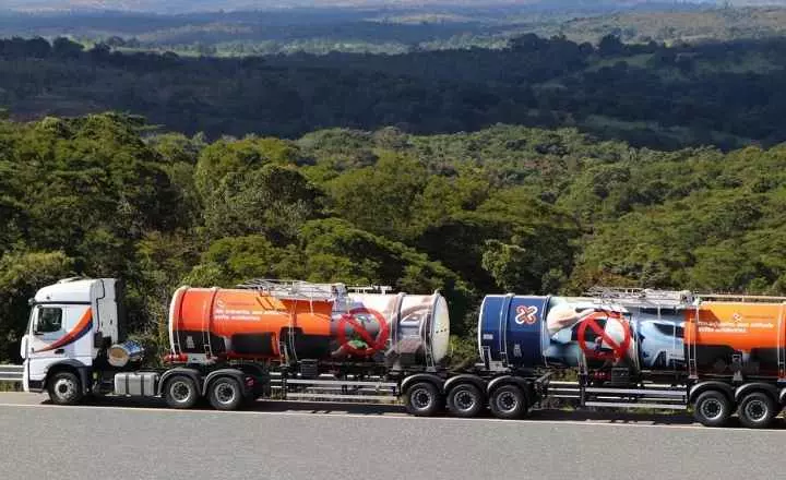 Transpedrosa abre vagas para motoristas carreteiros
