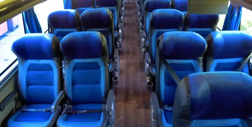 Foto mostra as poltronas ergonomicas do ônibus Marcopolo Paradiso G8 1600 LD
