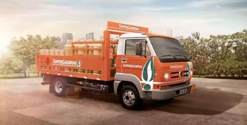 A foto mostra caminhão da frota SuperGasBras