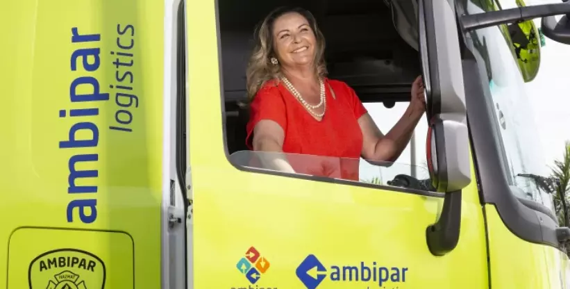 Foto do caminhão da empresa Ambipar