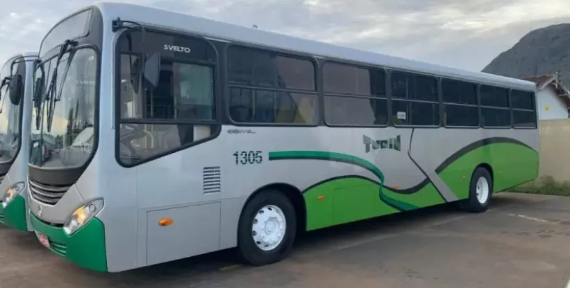 A foto mostra o ônibus urbano da empresa Turin Transportes