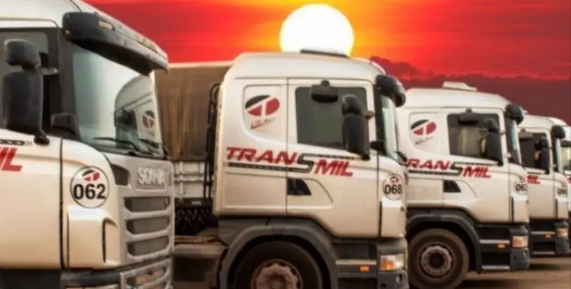 A foto mostra a frota da empresa Transmil