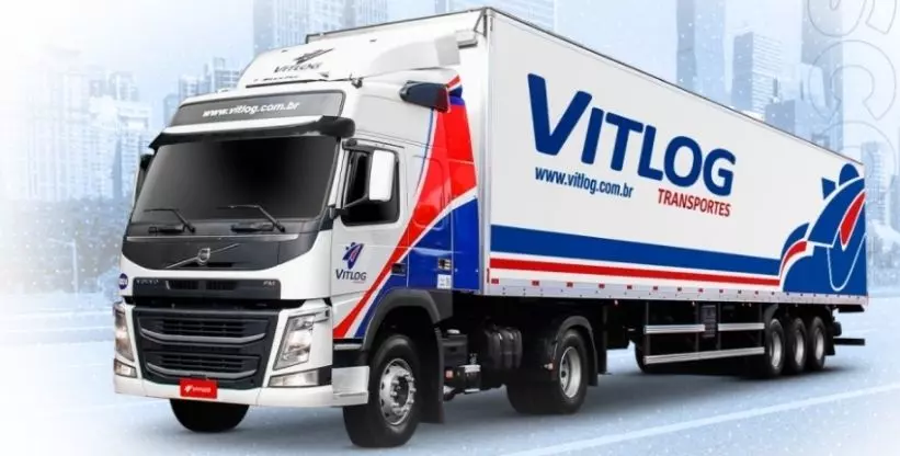 A foto mostra a carreta da Vitlog Transportes