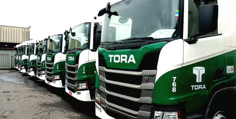 A foto mostra a frota da Tora Soluções Logísticas Integradas