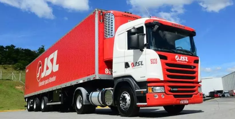 JSL abre vagas para motoristas com 6 meses de experiência