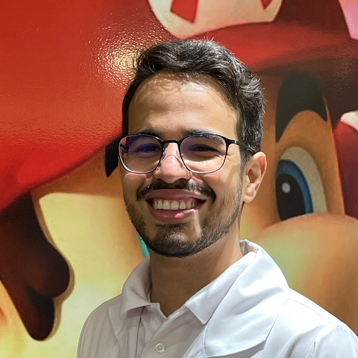 Dr. Lucas Ferreira Dr. Lucas Ferreira