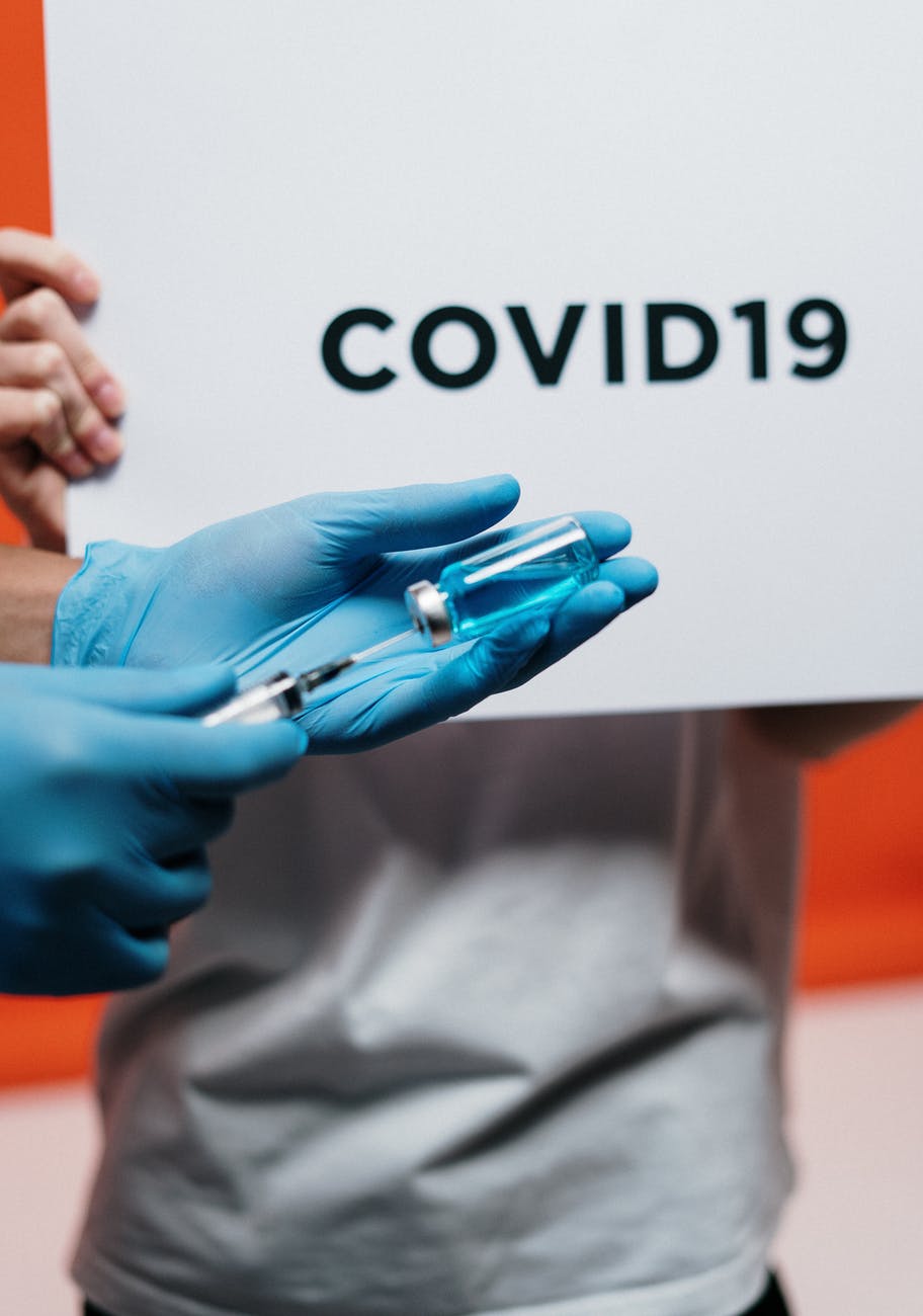 Covid-19: maioria dos pacientes com câncer que toma vacina desenvolve anticorpos, diz estudo