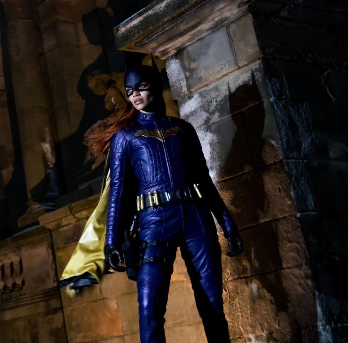 Leslie Grace divulga traje de Barbara Gordon em 'Batgirl'
