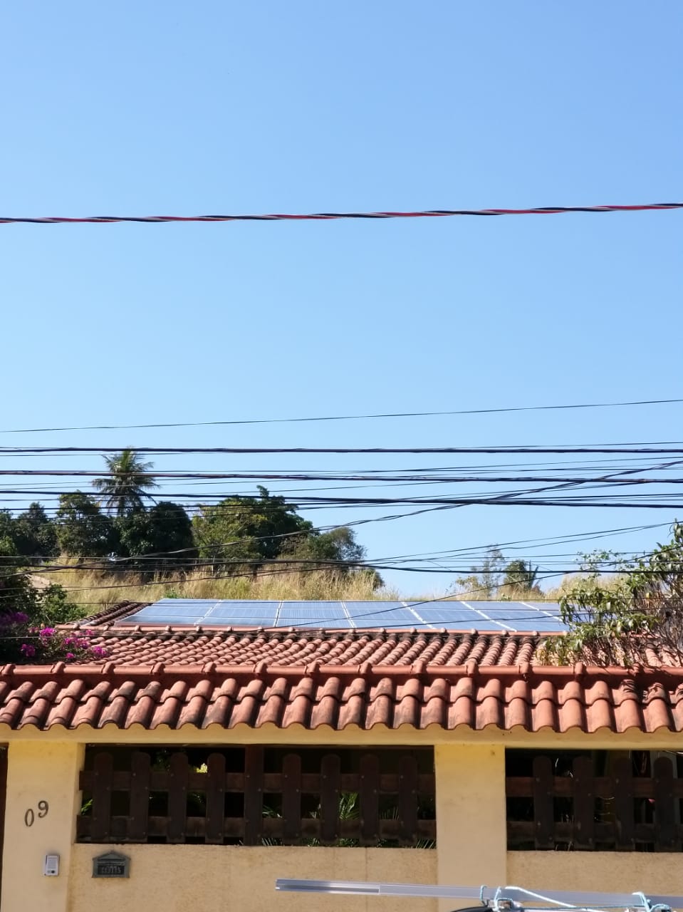 Sistema de 10,2kWp com 30 painéis Sistema de 10,2kWp com 30 painéis