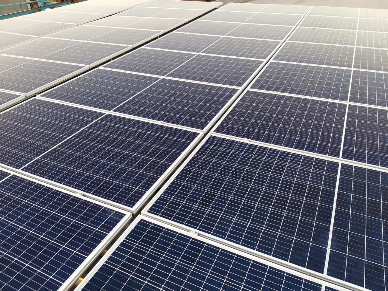 Sistema de 27,2kWp com 80 painéis Sistema de 27,2kWp com 80 painéis