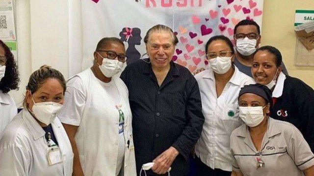 Silvio Santos toma a terceira dose da Vacina